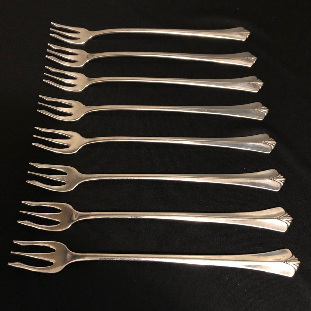 Oneida Classic Shell 6” Stainless Cocktail Seafood Fork Set of 8